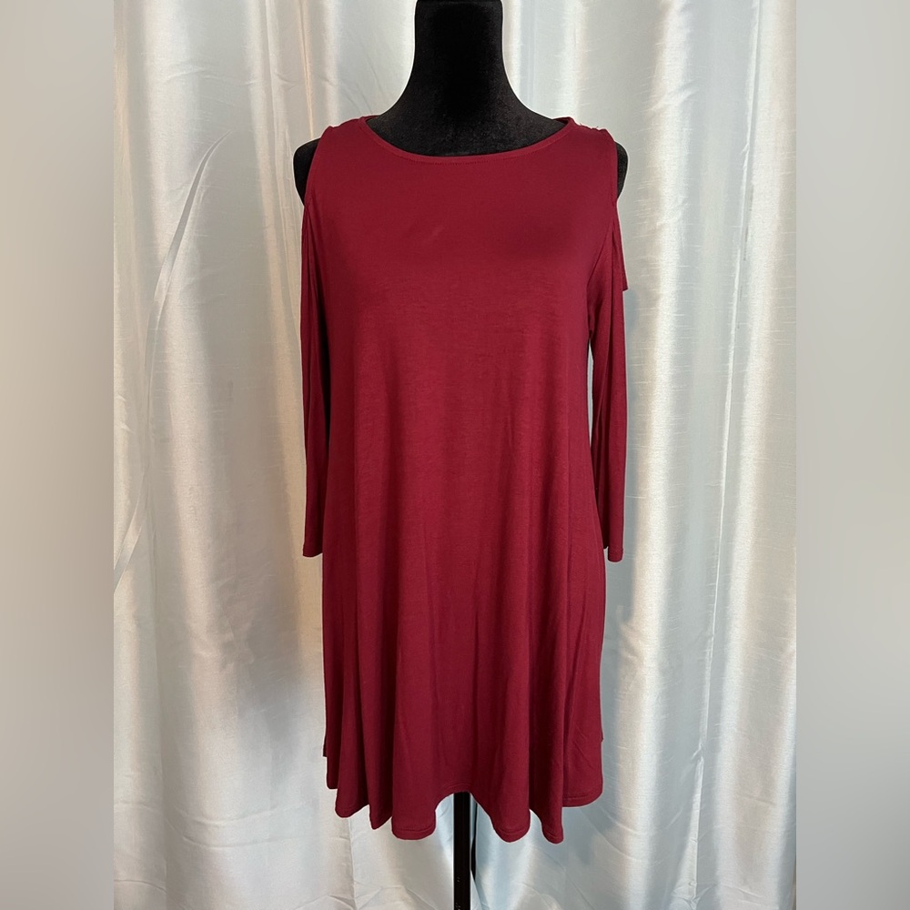 Burgundy peep shoulder top